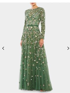 Mac Duggal
Sequin Floral Applique A-Line Gown size 8